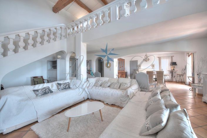 Image No.6-5 Bed House for sale