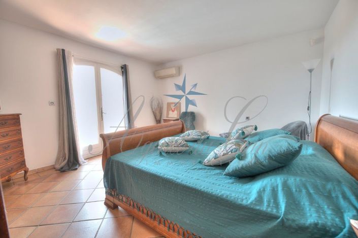 Image No.9-5 Bed House for sale