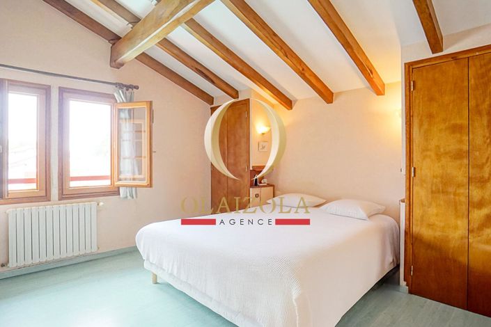 Image No.5-5 Bed House for sale