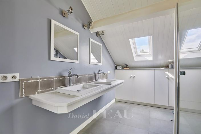 Image No.12-6 Bed House for sale