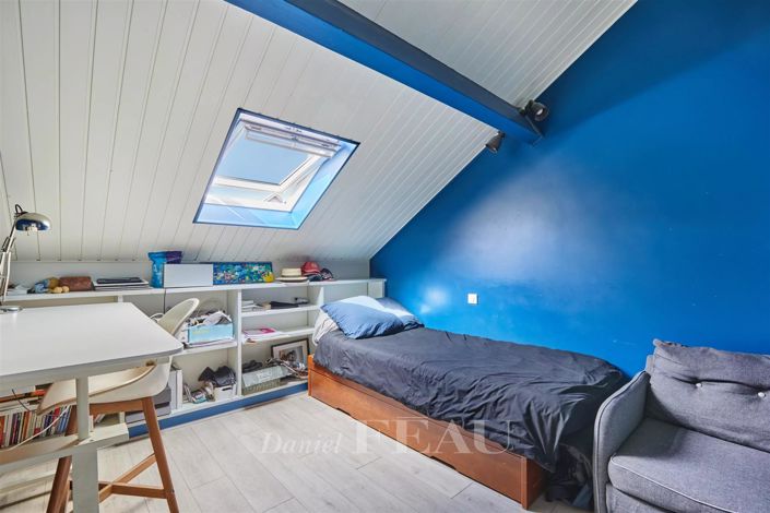 Image No.17-6 Bed House for sale