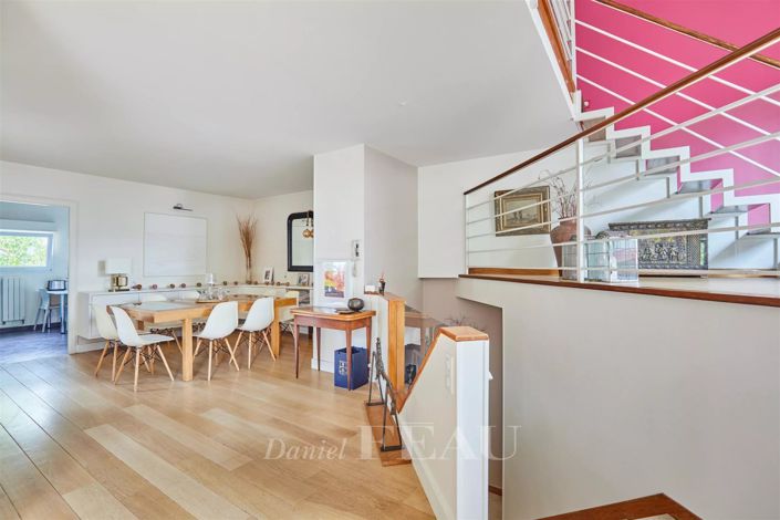 Image No.24-6 Bed House for sale