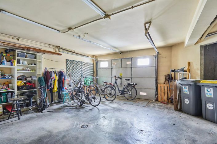 Image No.30-6 Bed House for sale