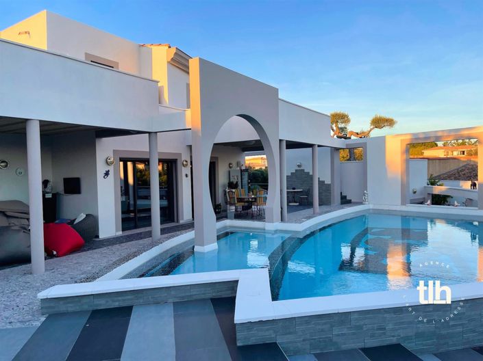 Image No.11-4 Bed Property for sale