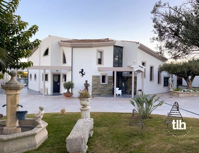 Image No.6-4 Bed Property for sale