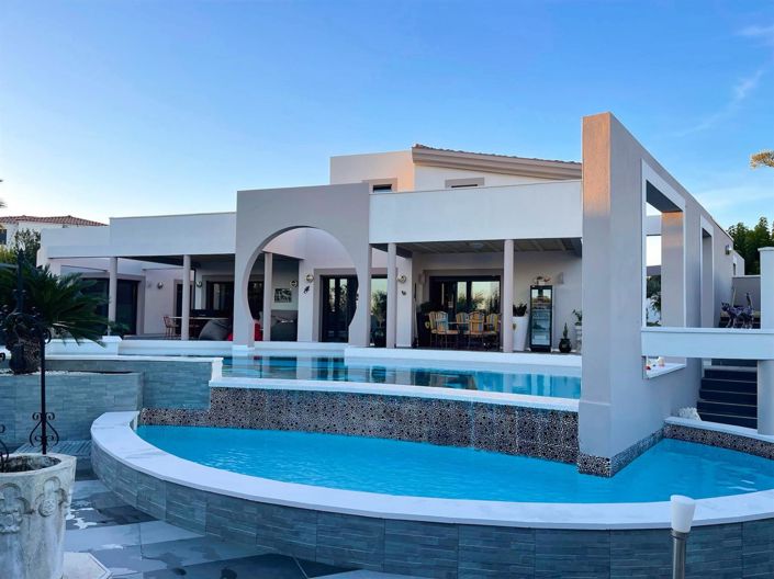 Image No.8-4 Bed Property for sale