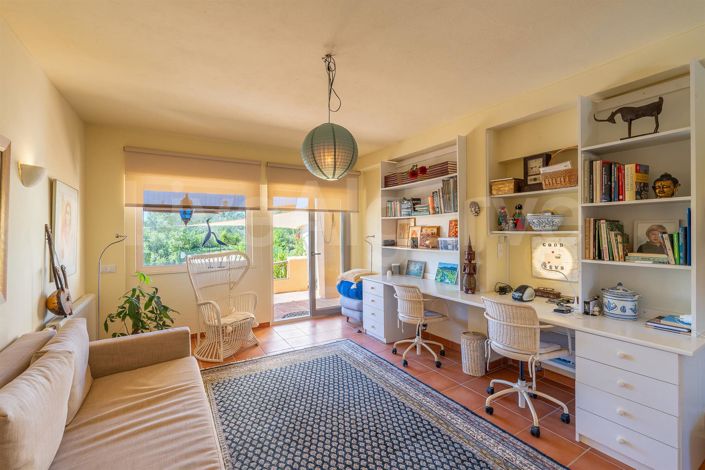 Image No.24-4 Bed House for sale