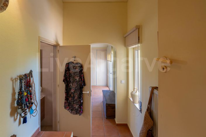 Image No.30-4 Bed House for sale