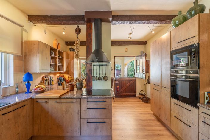 Image No.8-4 Bed House for sale