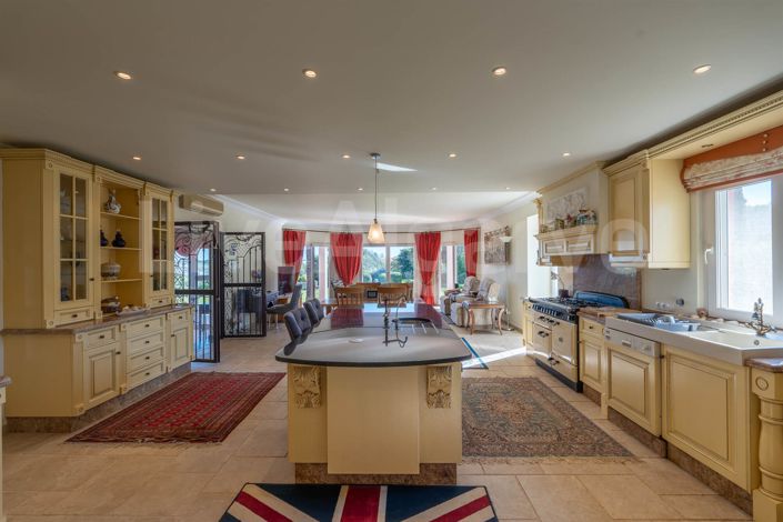 Image No.11-3 Bed House for sale