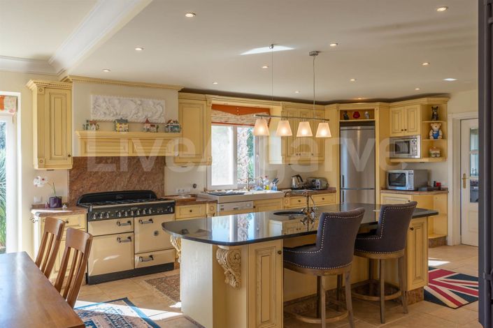 Image No.9-3 Bed House for sale