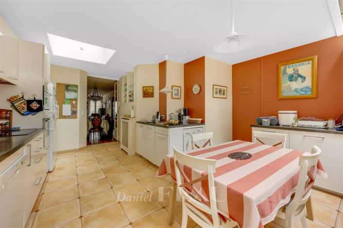 Image No.3-6 Bed House for sale