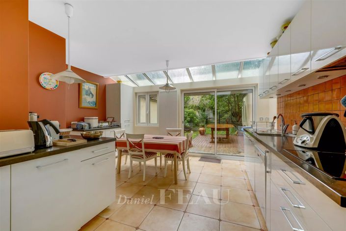 Image No.4-6 Bed House for sale