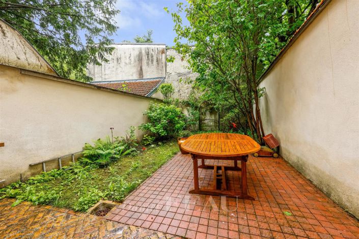 Image No.6-6 Bed House for sale