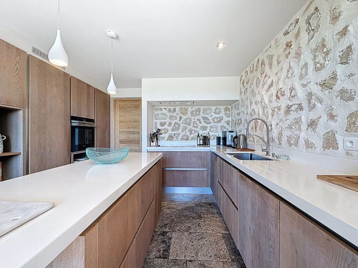 Image No.17-5 Bed House for sale