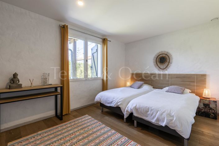 Image No.21-6 Bed House for sale