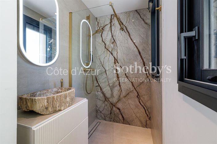 Image No.13-5 Bed Property for sale