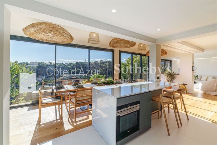 Image No.14-5 Bed Property for sale