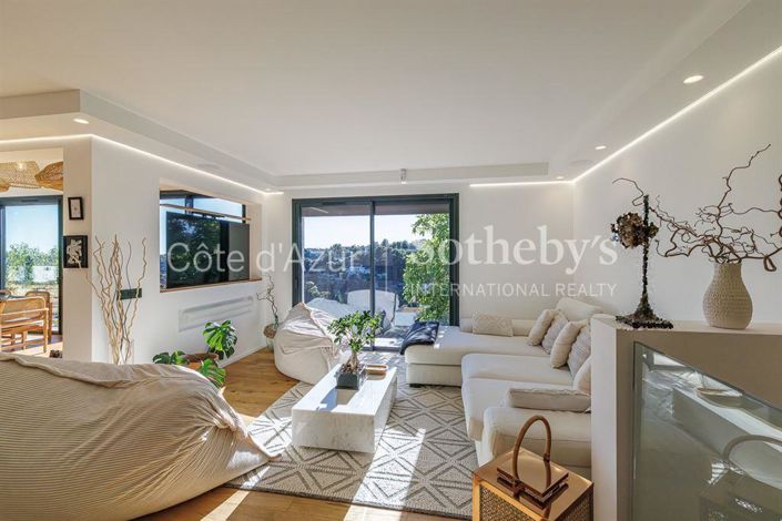 Image No.16-5 Bed Property for sale