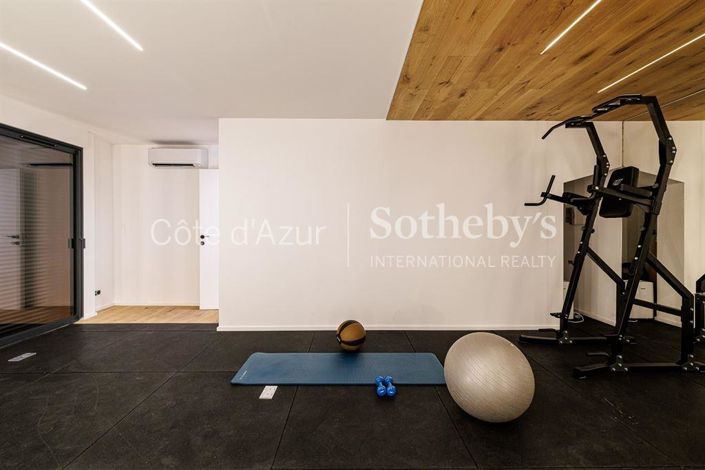 Image No.18-5 Bed Property for sale