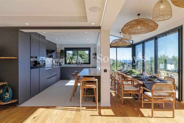 Image No.2-5 Bed Property for sale