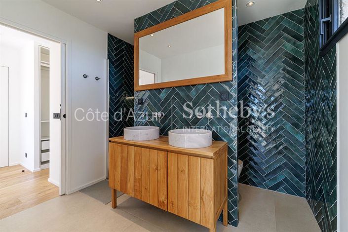 Image No.7-5 Bed Property for sale