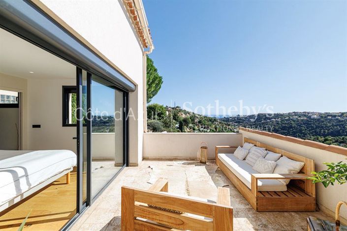 Image No.8-5 Bed Property for sale