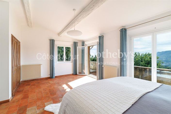 Image No.12-4 Bed House for sale