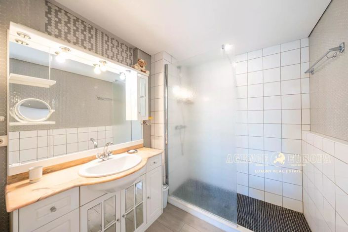 Image No.20-2 Bed Apartment for sale