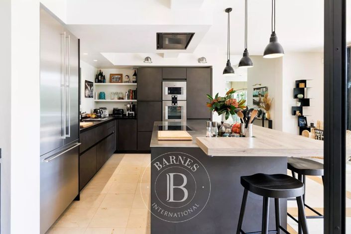 Image No.11-6 Bed House for sale