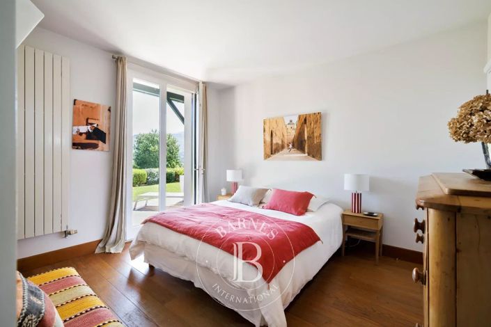 Image No.16-6 Bed House for sale