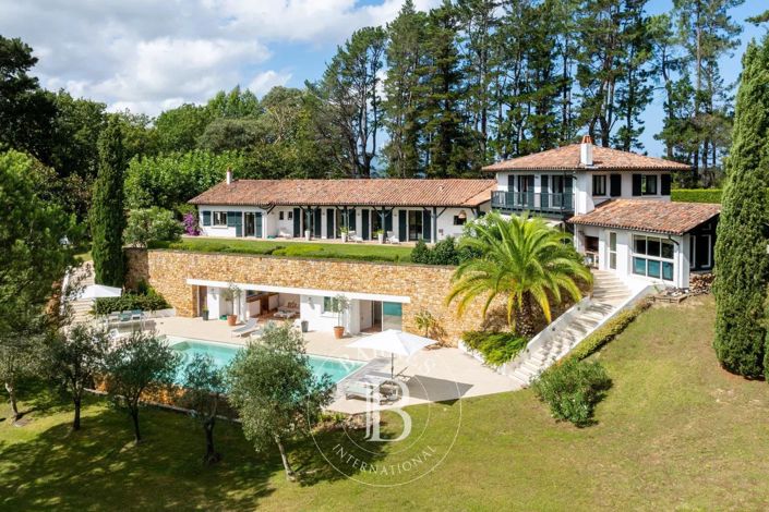 Image No.2-6 Bed House for sale