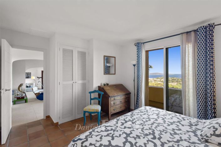 Image No.12-5 Bed House for sale