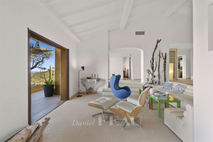 Image No.24-5 Bed House for sale