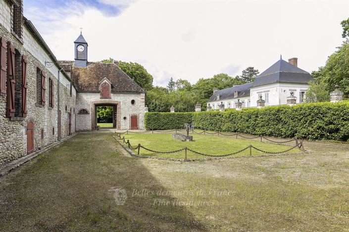 Image No.1-10 Bed House for sale