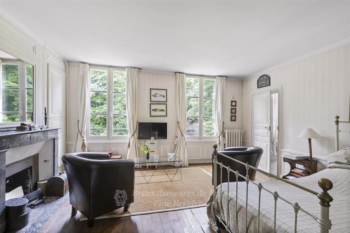 Image No.18-10 Bed House for sale