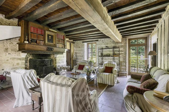 Image No.28-10 Bed House for sale