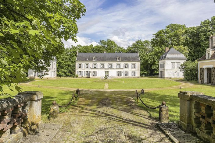 Image No.3-10 Bed House for sale