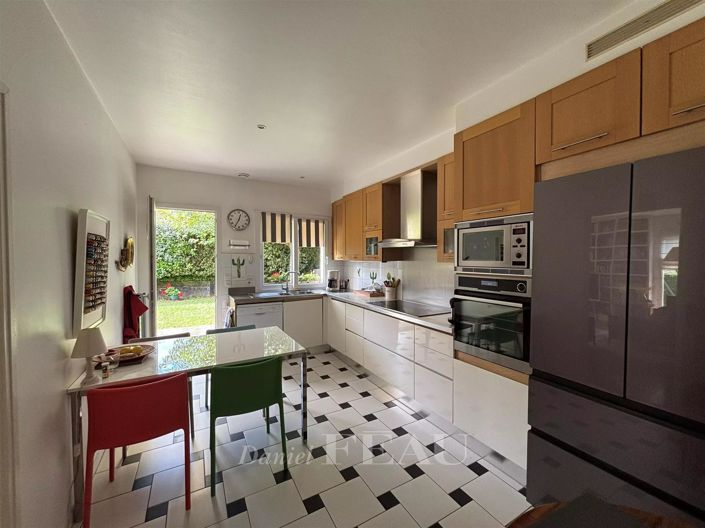 Image No.7-5 Bed House for sale