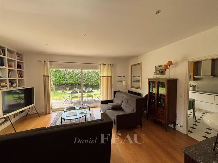 Image No.9-5 Bed House for sale