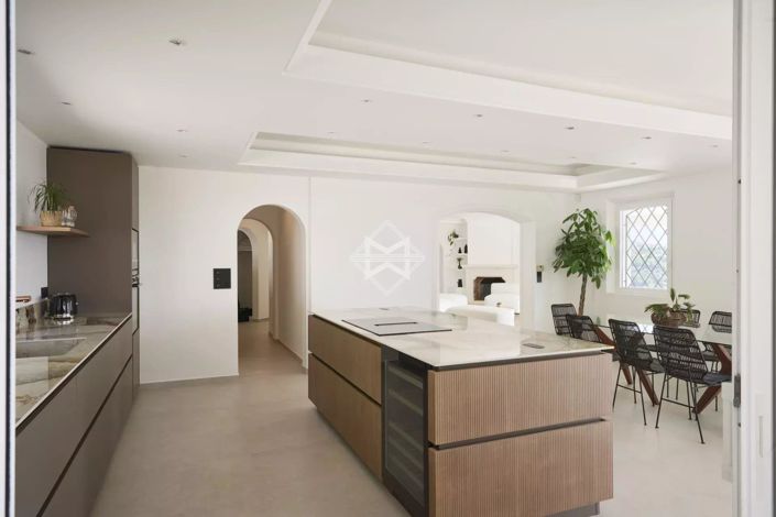 Image No.6-5 Bed House for sale