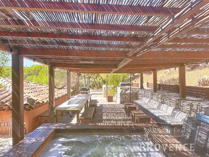 Image No.6-8 Bed House for sale