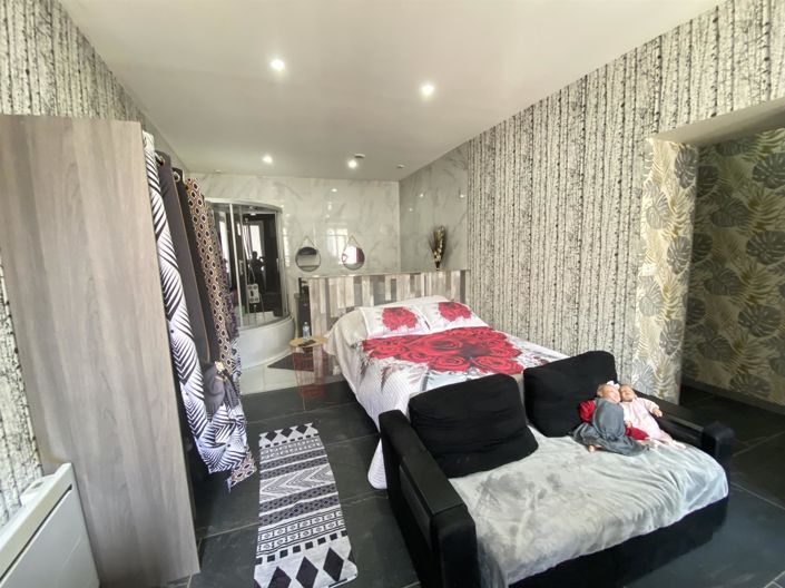 Image No.8-3 Bed House for sale