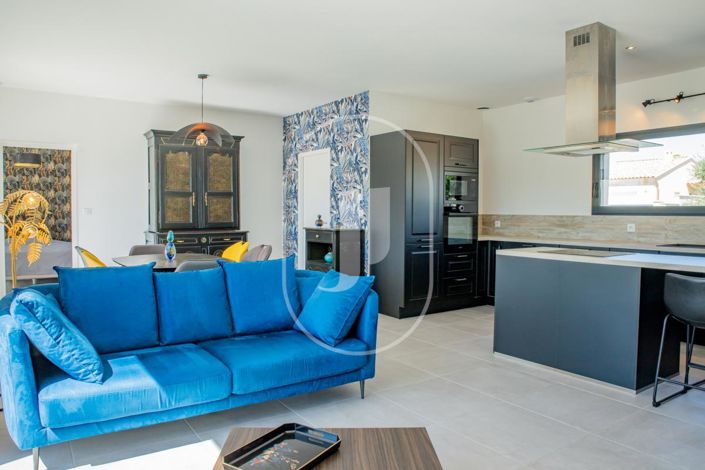 Image No.6-3 Bed House for sale