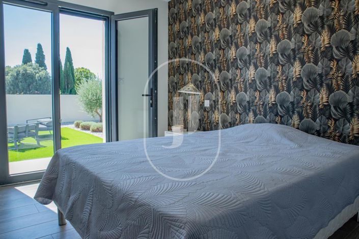 Image No.8-3 Bed House for sale