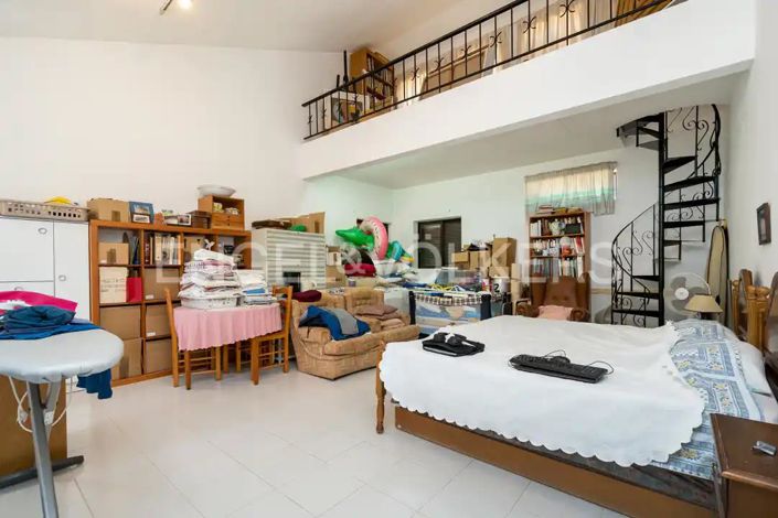 Image No.19-4 Bed House for sale