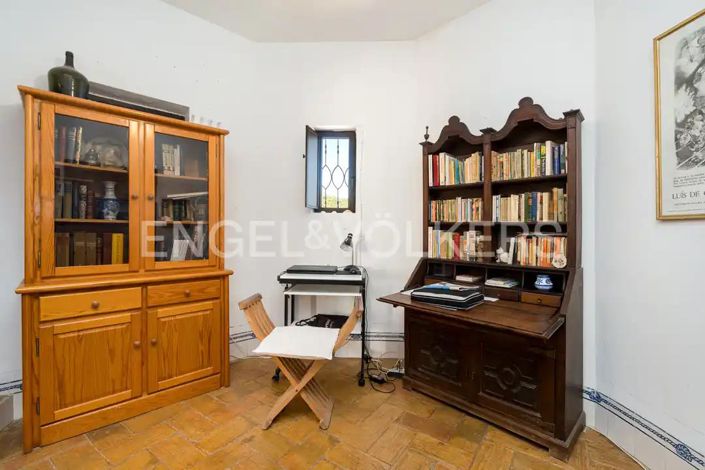 Image No.20-4 Bed House for sale