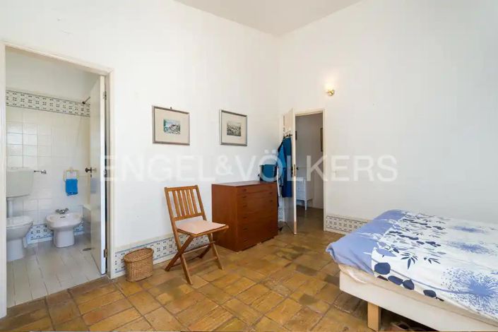 Image No.24-4 Bed House for sale