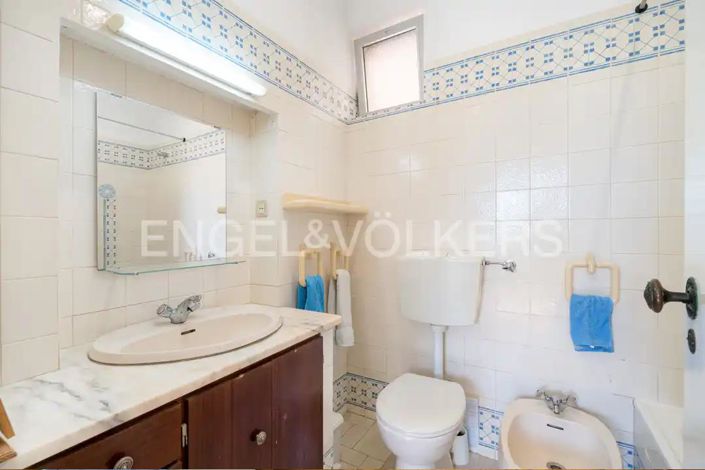 Image No.25-4 Bed House for sale