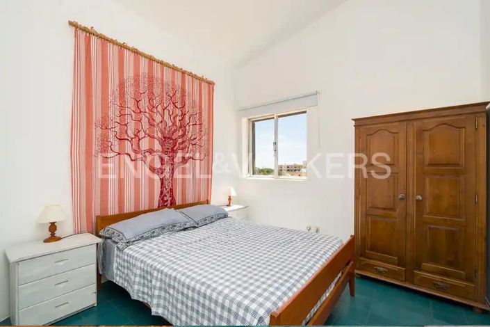 Image No.30-4 Bed House for sale